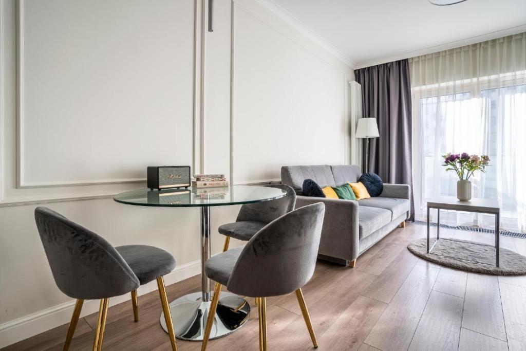 Apartment Mennica Warschau